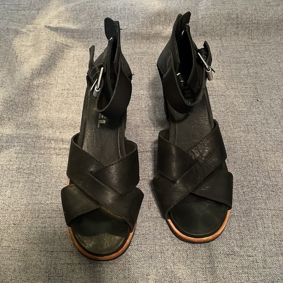 Sorel Ankle platform strap heels - Picture 2 of 5